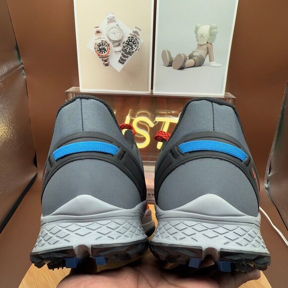 Athletic_Shoes